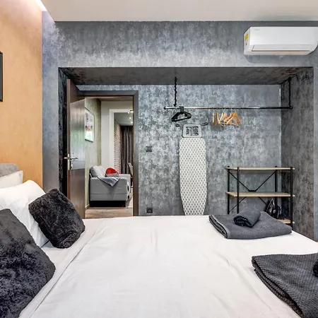 Sophisticated 2bdrm 2bath And Billiard Szófia