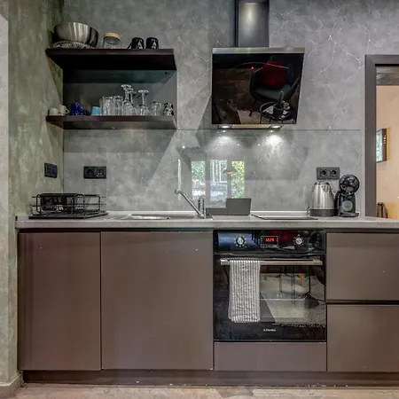 Sophisticated 2bdrm 2bath And Billiard Apartman