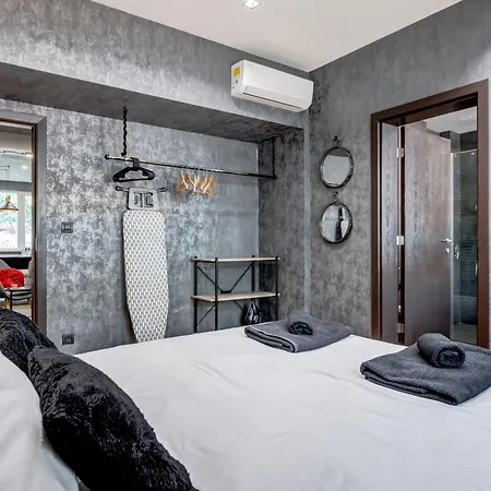 Sophisticated 2bdrm 2bath And Billiard