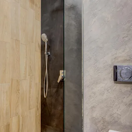 Sophisticated 2bdrm 2bath And Billiard *