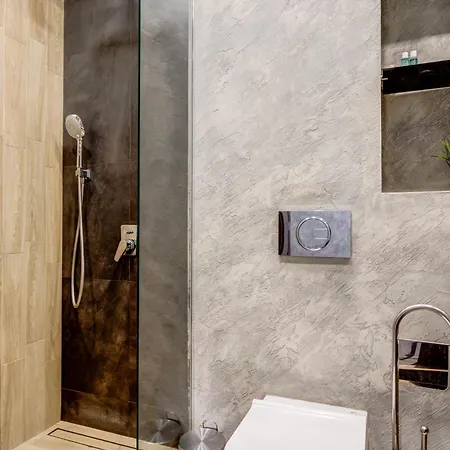 Sophisticated 2bdrm 2bath And Billiard