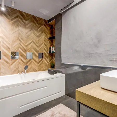 Sophisticated 2bdrm 2bath And Billiard