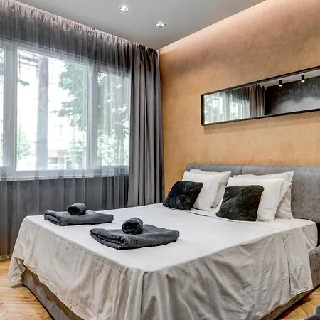 Sophisticated 2bdrm 2bath And Billiard *