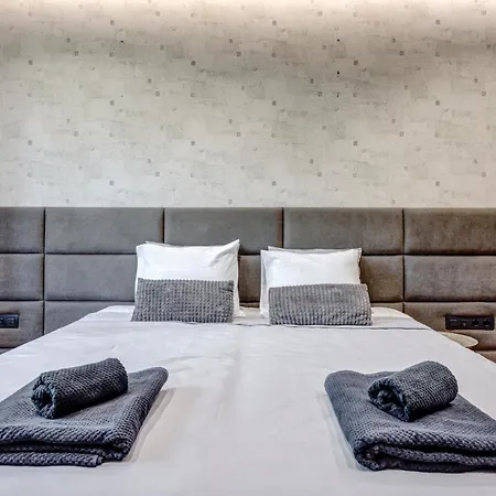 Sophisticated 2bdrm 2bath And Billiard Lägenhet Sofia