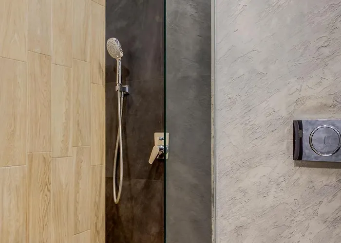 Sophisticated 2bdrm 2bath And Billiard *