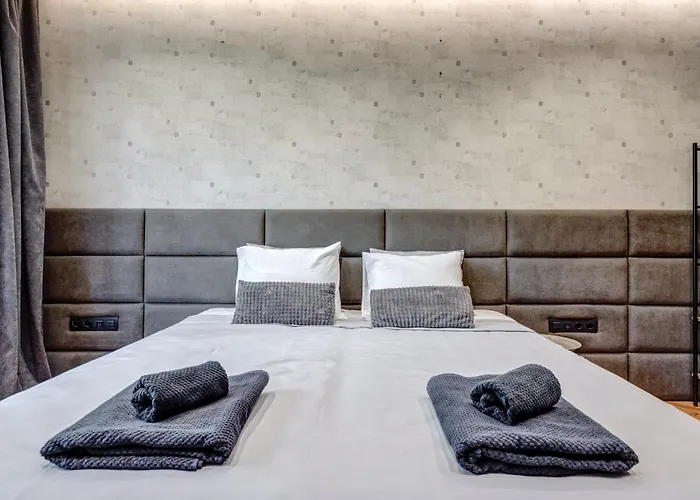 Sophisticated 2bdrm 2bath And Billiard Lejlighed Sofia