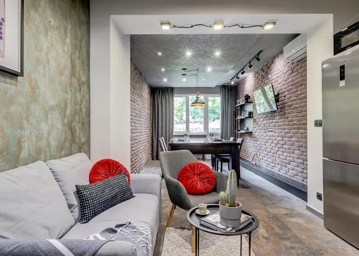 Sophisticated 2bdrm 2bath And Billiard *