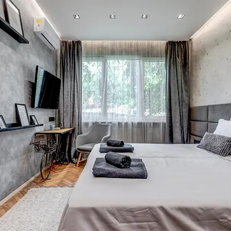 Sophisticated 2bdrm 2bath And Billiard Apartament Sofia