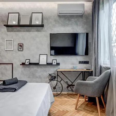 Sophisticated 2bdrm 2bath And Billiard Sofia